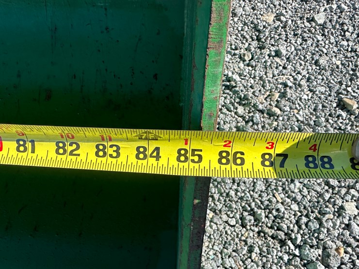 2013-john-deere-6140m-image-56