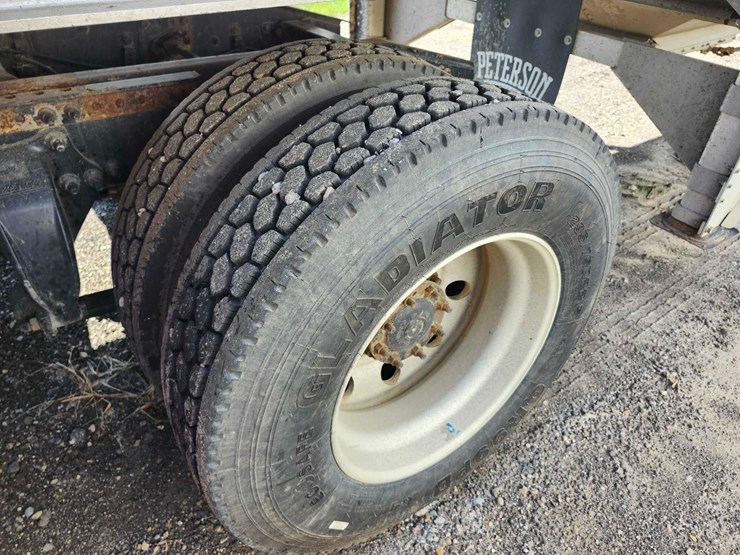 2016-freightliner-semi,-tag-#647-image-8