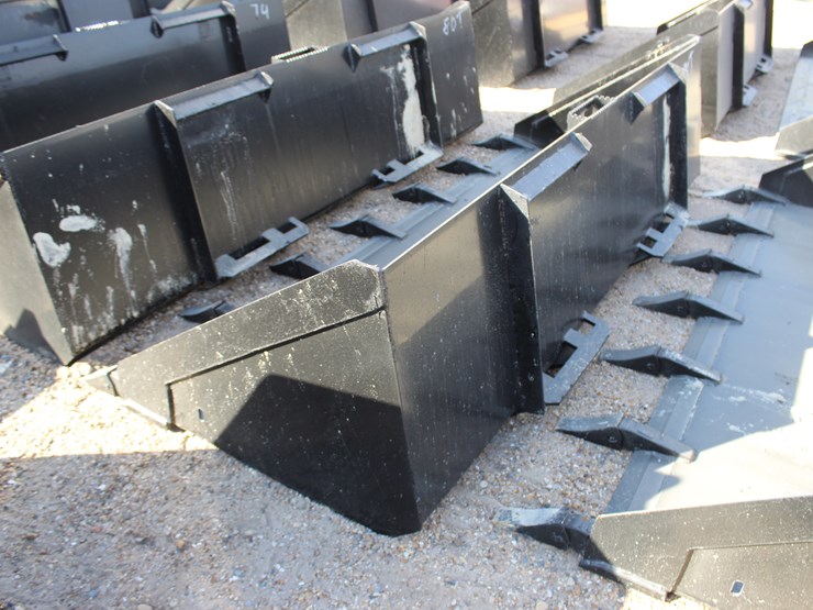 #30216-•-78in-low-profile-bucket-with-teeth-image-2