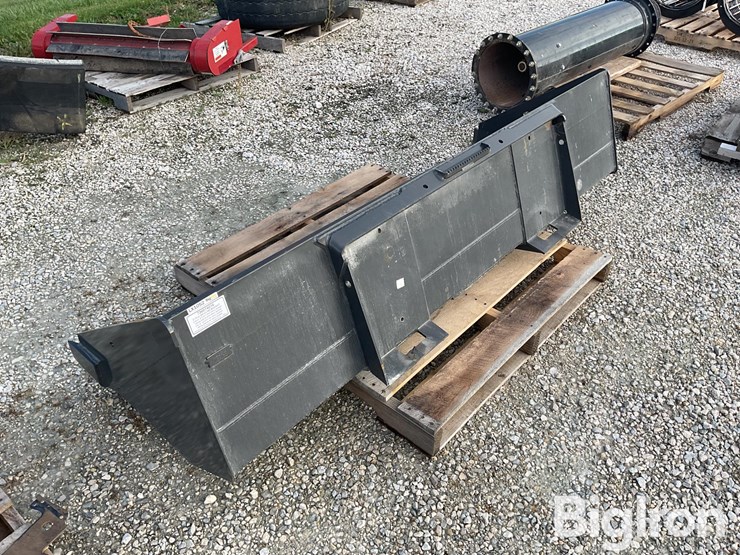 case-new-holland-material-bucket-image-7