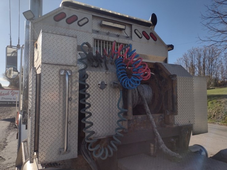 11-peterbilt-truck-tractor^title^-(qea-4044)-image-35