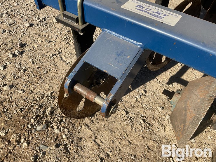 blu-jet-pivot-track-closer-image-10