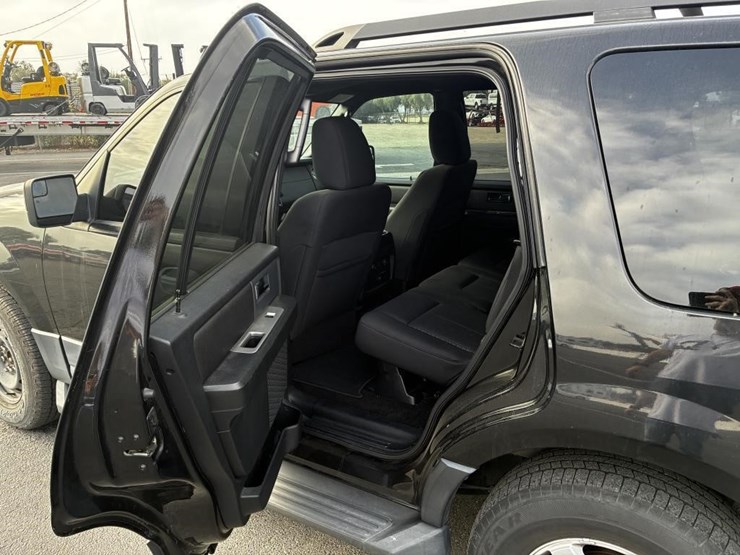 2015-ford-expedition-image-12