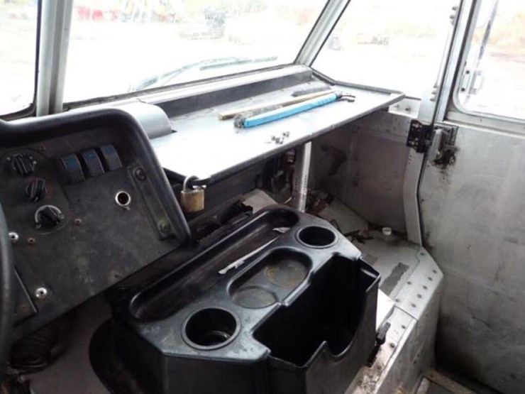 2013-freightliner-mt55-image-27