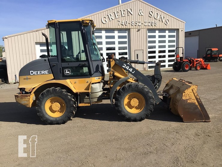 2005-deere-244j-image-3