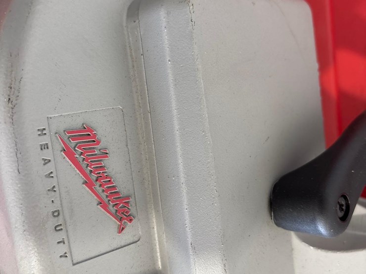 milwaukee-v28-band-saw-image-2