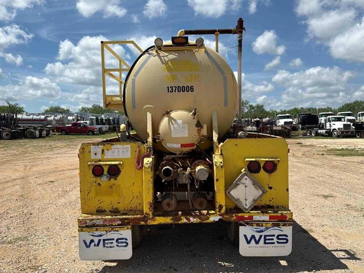 2008-v.e.-enterprises-130bbl-vac-trailer-image-7