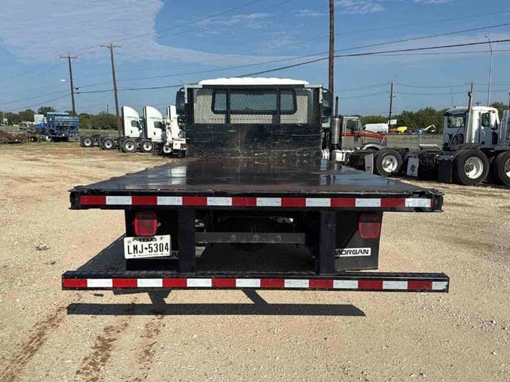 2015-international-flatbed-image-10