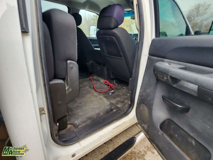 2013-chevrolet-silverado-3500hd-image-34