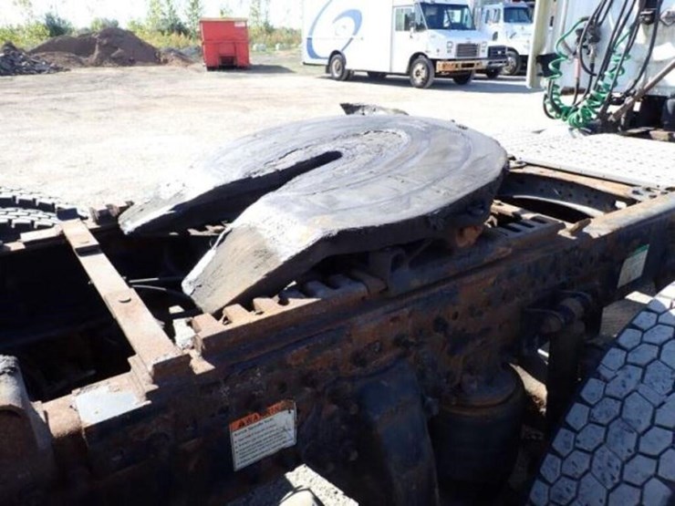 2010-freightliner-cascadia-t/a-hiway-tractor---day-image-49