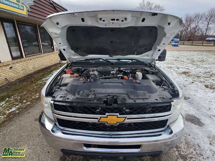 2013-chevrolet-silverado-3500hd-image-17