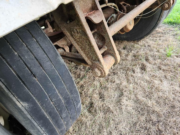 1995-4800-gal.-semi-tank-trailer-image-9