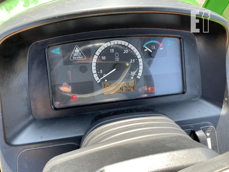 2017-john-deere-4052m-image-19