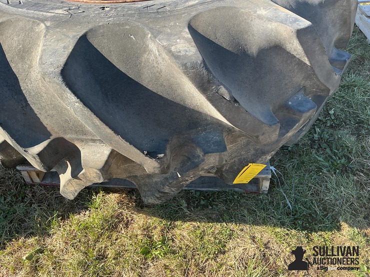 goodyear-24.5-32-tire-on-10-bolt-rim-image-8