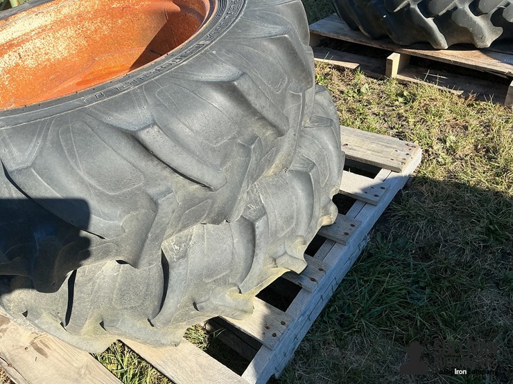 galaxy-11.2-24-tires-on-8-bolt-rims-image-5