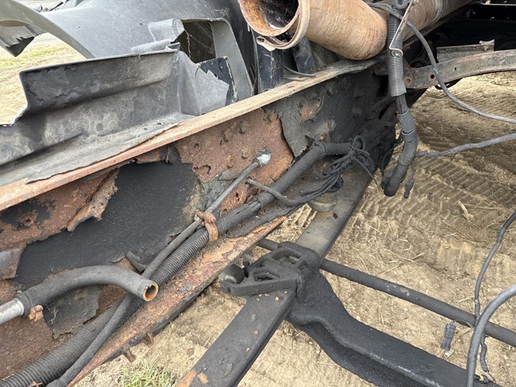 #3155-•-volvo-sleeper-cab-parts-semi-image-11