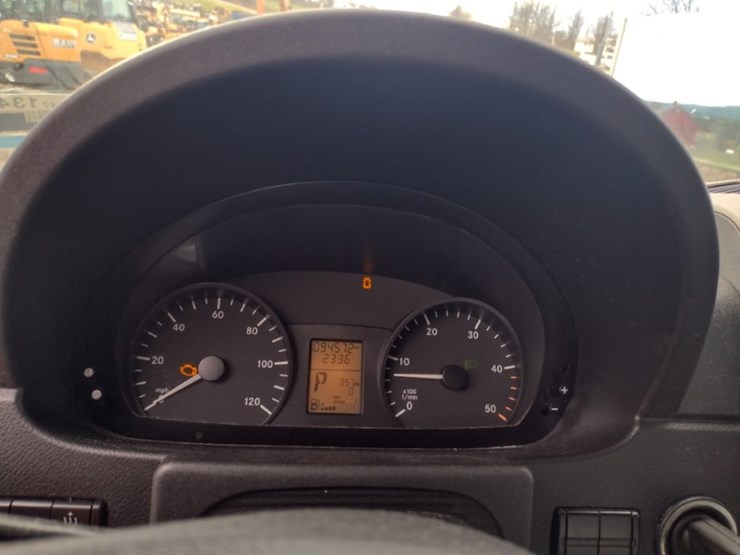 11-freightliner-truck^title^-(qea-4046)-image-7