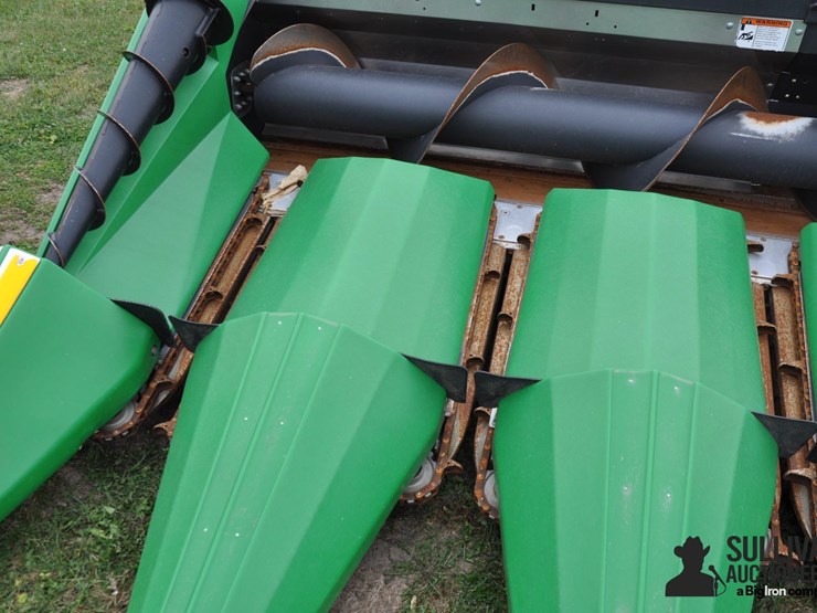 2017-drago-gt-8-30-8r30-corn-head-image-10