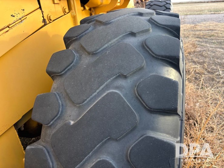 2001-deere-644h-image-33