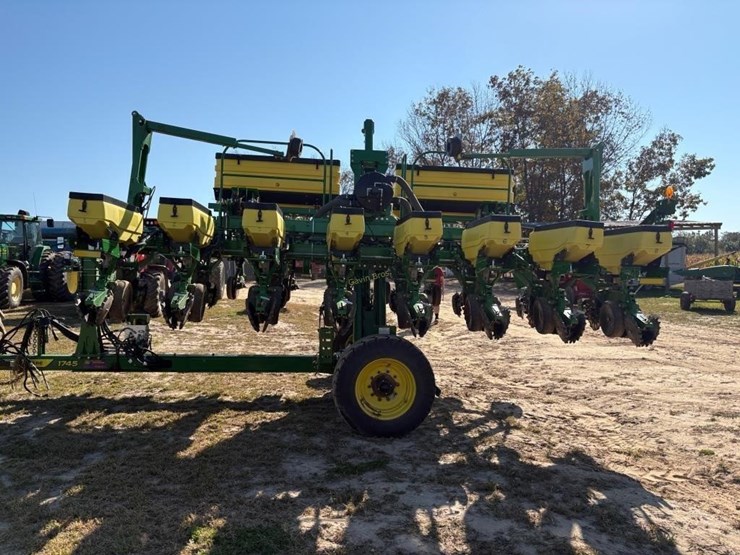 2023-john-deere-1745-image-9