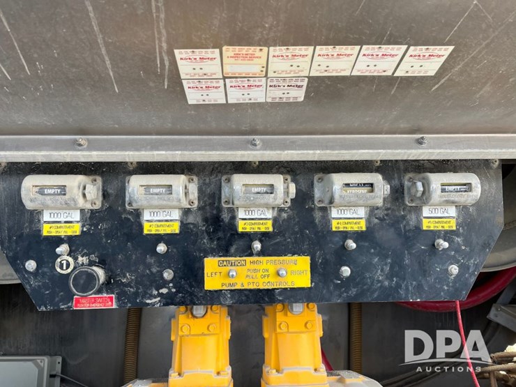 2016-freightliner-petroleum-truck-(jn3388,-unit-2374)-image-43