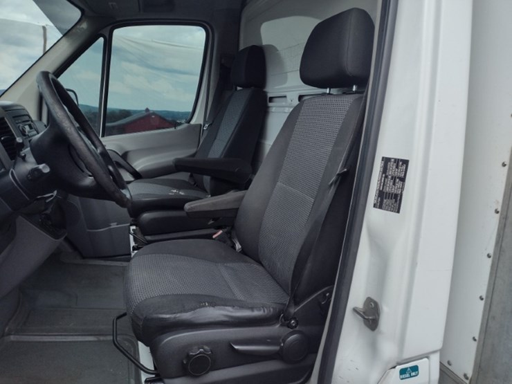 11-freightliner-truck^title^-(qea-4046)-image-11