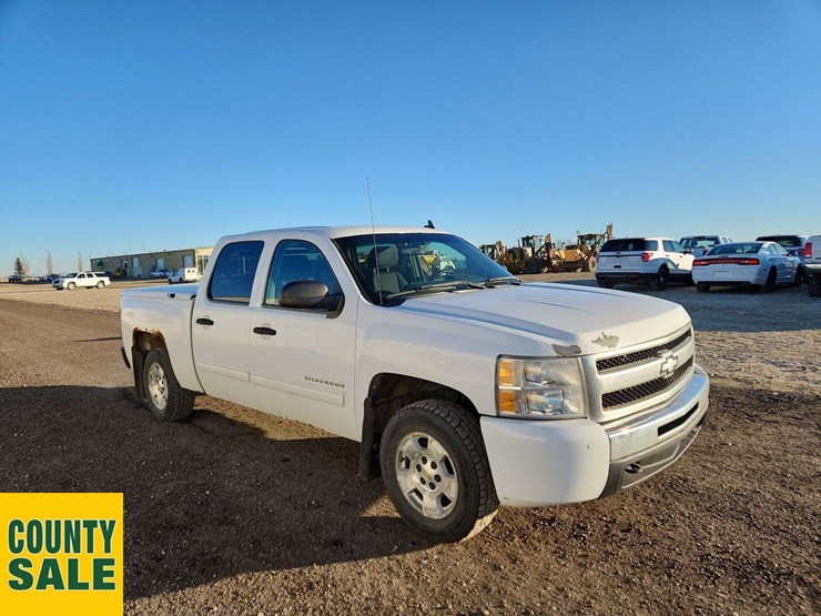 2011-chevrolet-silverado-1500-lt-image-2