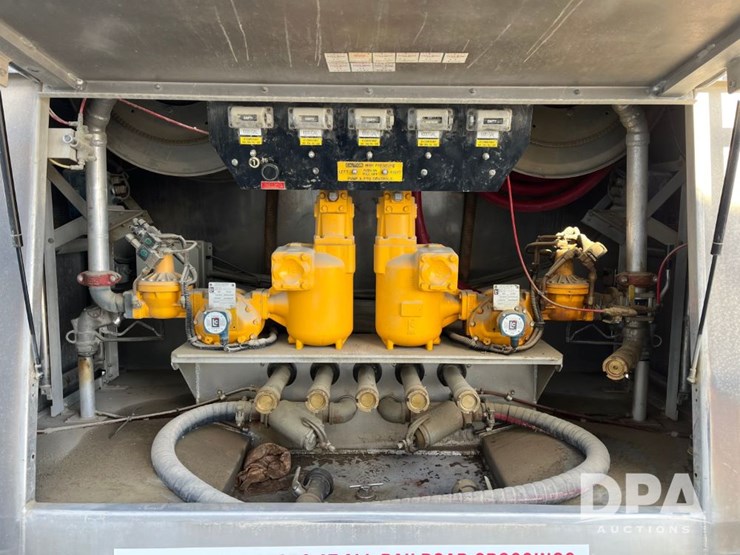 2016-freightliner-petroleum-truck-(jn3388,-unit-2374)-image-37