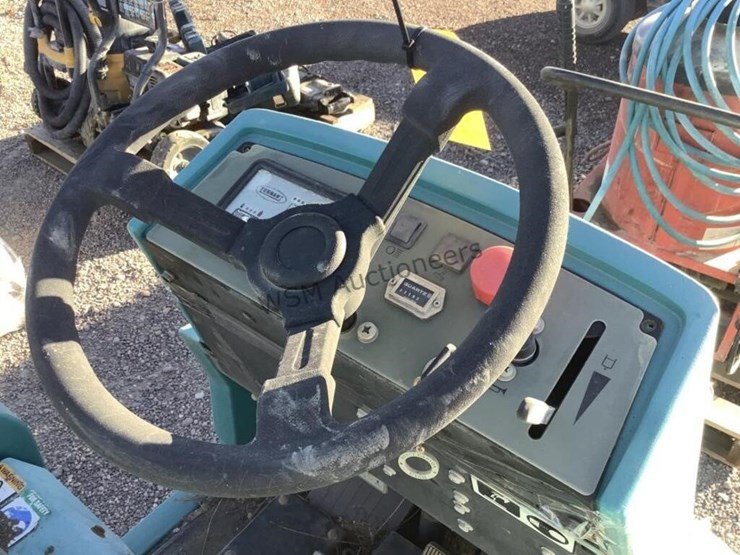 tennant-ride-on-floor-scrubber-image-5