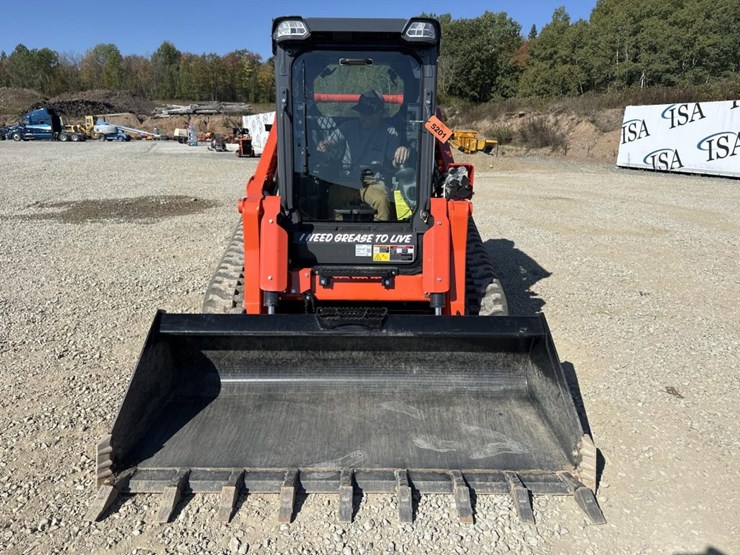 #5120-•-2025-kubota-svl-97-3-tracked-skid-steer-image-8