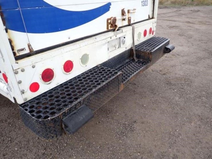 2013-freightliner-mt55-image-1