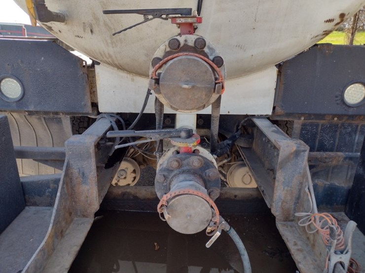 21-peterbilt-water-truck^title^-(qea-4053)-image-38