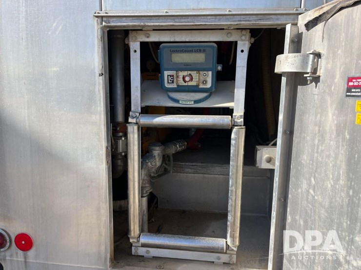 2016-freightliner-petroleum-truck-(jn3388,-unit-2374)-image-33