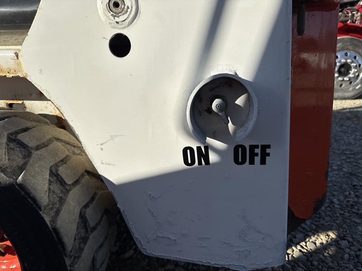 2015-bobcat-s70-image-17