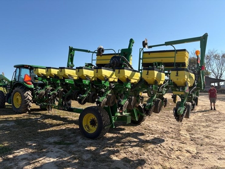 2023-john-deere-1745-image-8