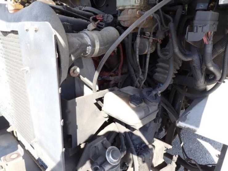 2013-freightliner-mt55-image-28