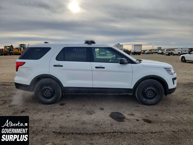 2018-ford-explorer-image-11