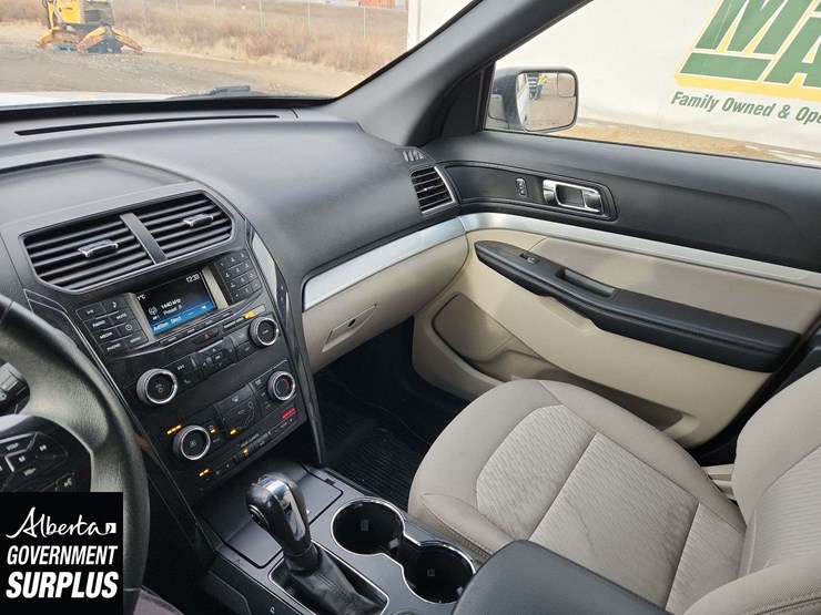 2018-ford-explorer-image-19