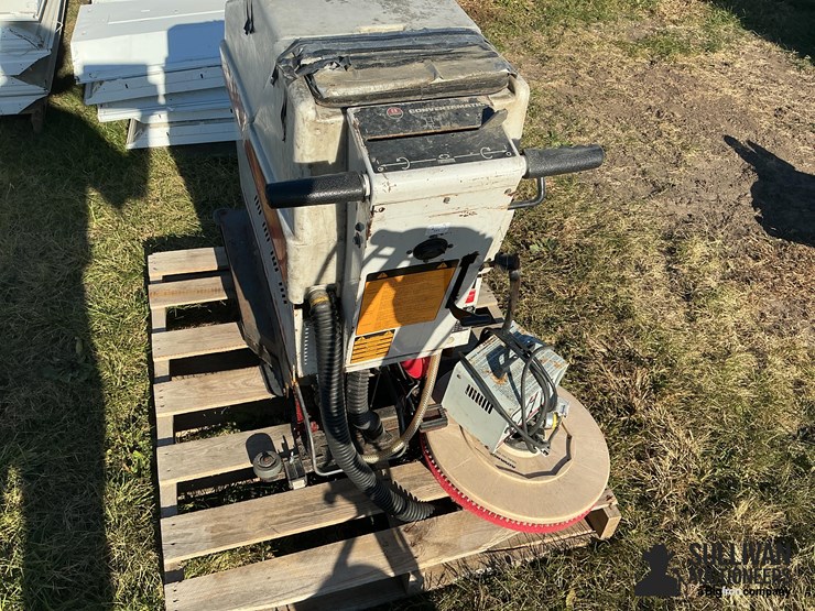 advance-convertamatic-20b-floor-cleaner-image-2