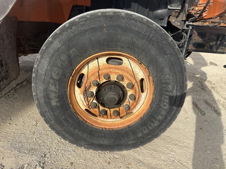 2009-international-7400-image-60