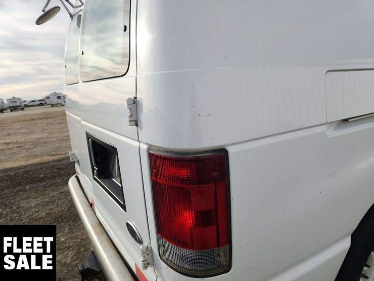 2005-ford-cargo-image-36