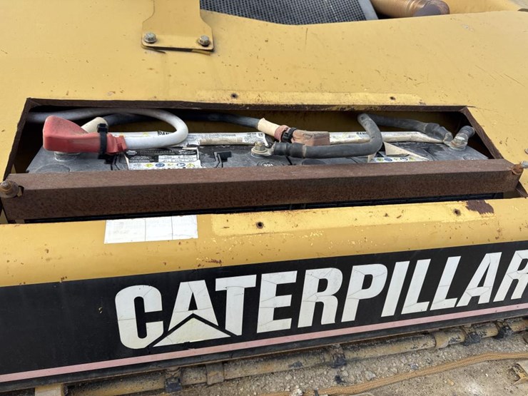 caterpillar-cb-534d-image-23