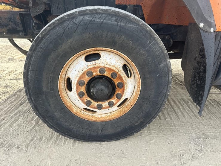 2009-international-7400-image-58