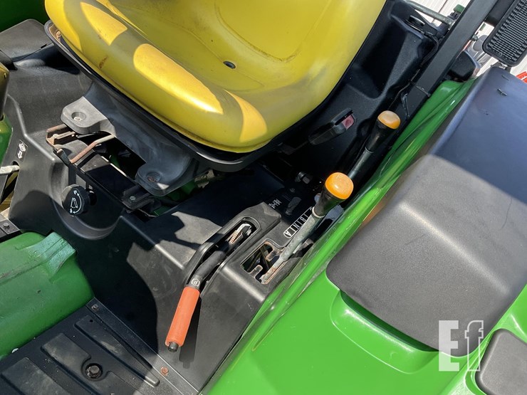 2017-john-deere-4052m-image-16