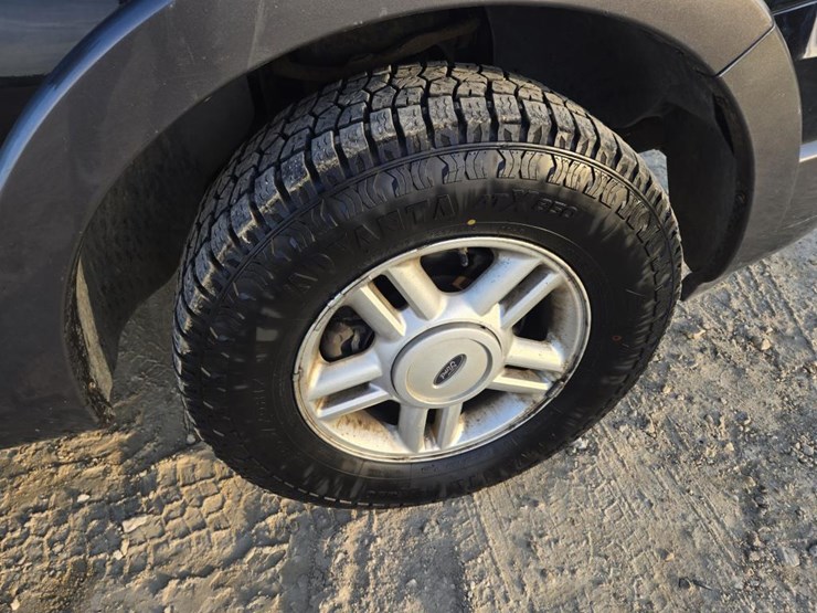 2004-ford-expedition-image-18