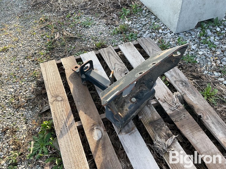 new-holland-cr-series-rear-hitch-image-7