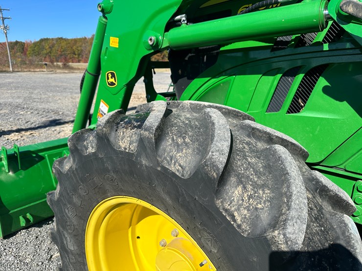 2013-john-deere-6140m-image-8