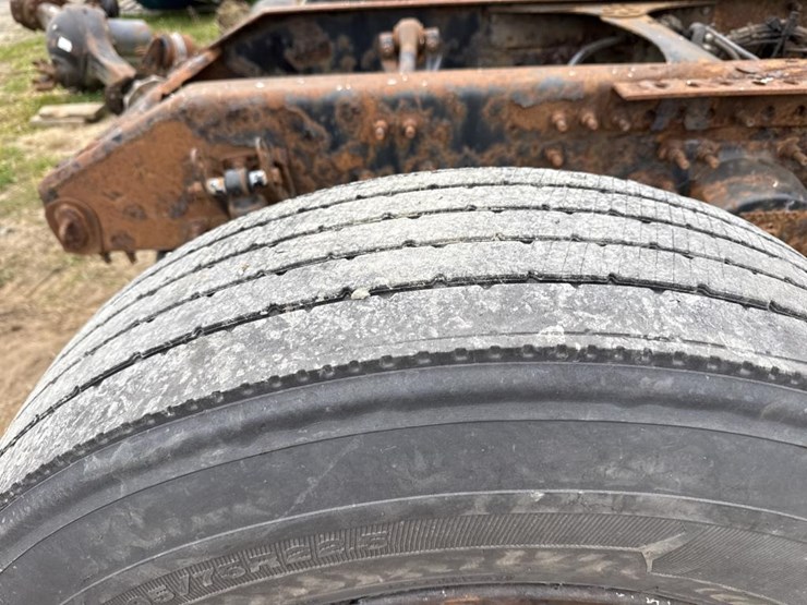 #3155-•-volvo-sleeper-cab-parts-semi-image-50