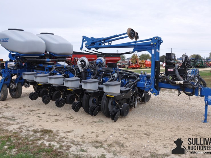 2015-kinze-4900-image-3