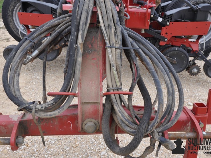 2014-case-ih-1255-image-10